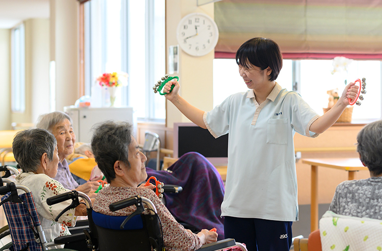 老人デイサービスセンター「ゆ〜ゆ〜ハウス」